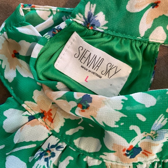 Sienna Sky Green Floral Tiered Dress - NWT Size: L - Picture 6 of 7